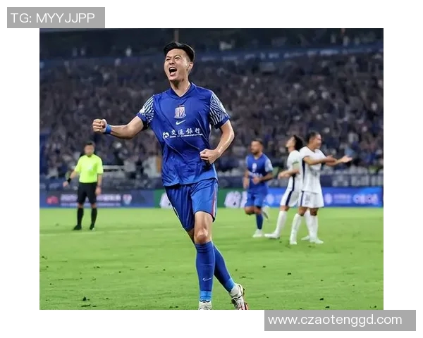 足球巨星神秘面庞揭晓球场背后的故事，谁是隐藏的天才？