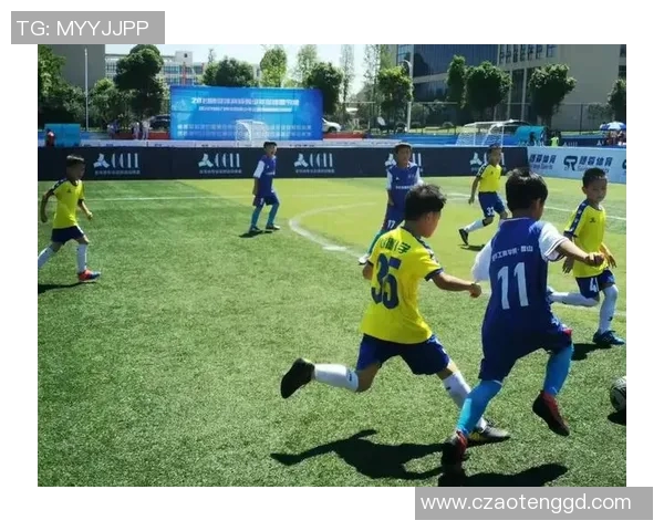 迈巴赫足球星闪耀绿茵赛场彰显豪华与运动激情完美融合